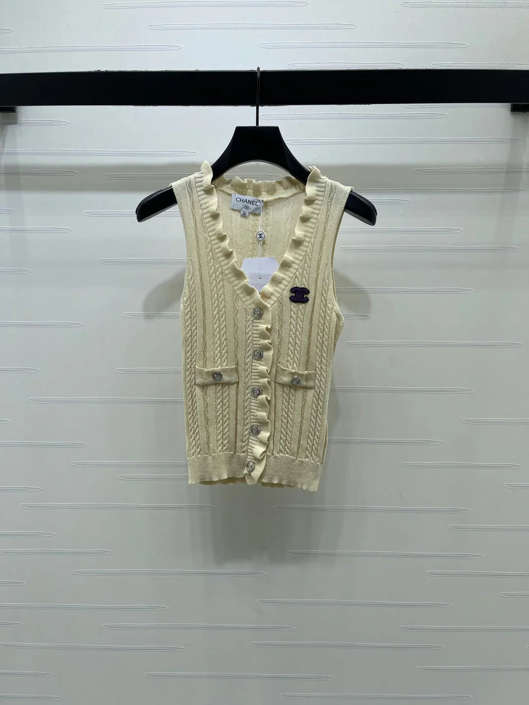 Chanel 2026 Ruffled Knit V-neck Vest Wool 395750