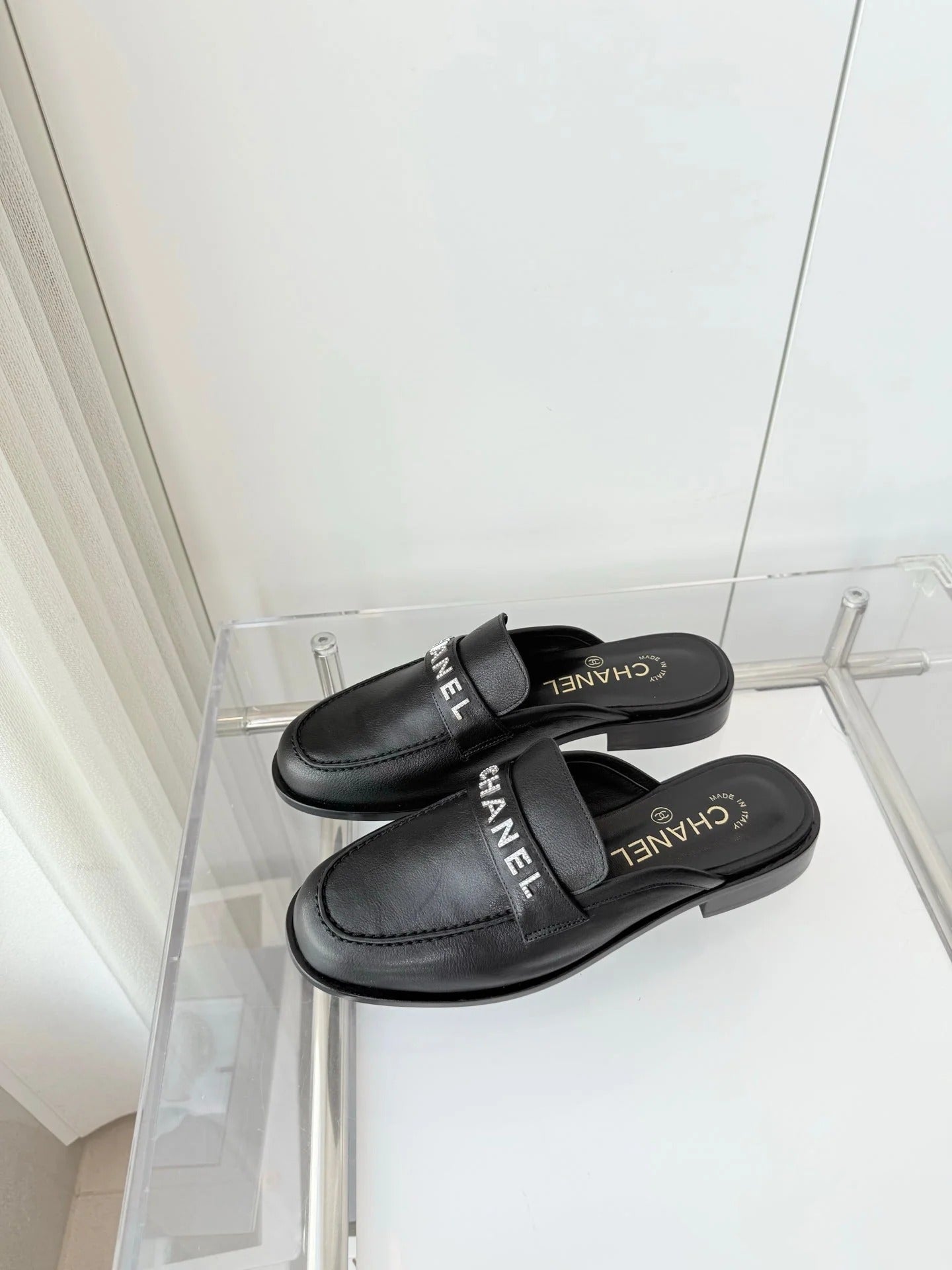 Chanel 2026 Diamond Logo Mules Cowhide Sheepskin 823471